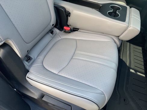 Used 2023 Honda Pilot Elite image 37
