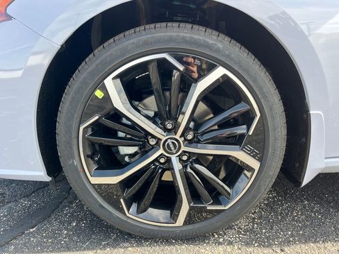 New 2025 Nissan Altima 2.5 SR w/ SR Premium Package image 9