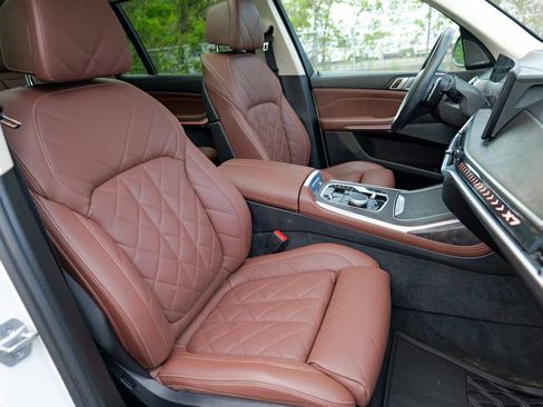 Used 2023 BMW X7 xDrive40i w/ Premium Package AWD/4WD image 40