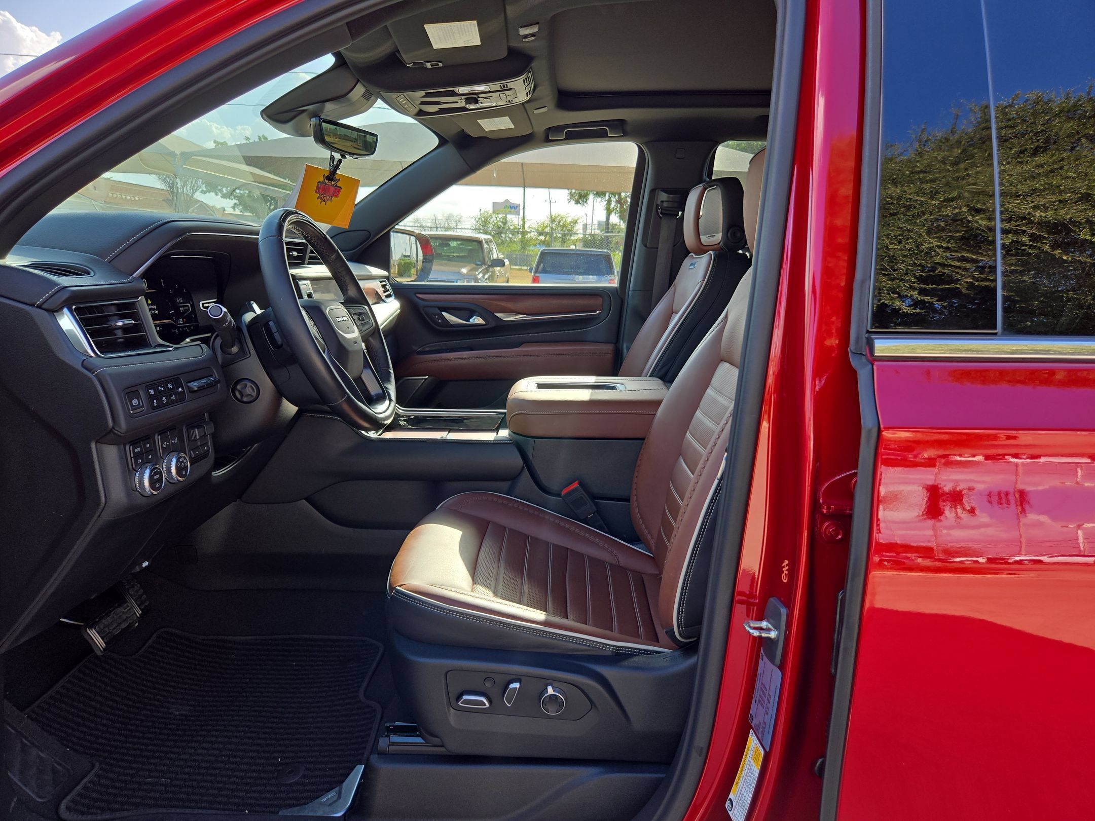 Certified 2023 GMC Yukon Denali Ultimate AWD/4WD image 9