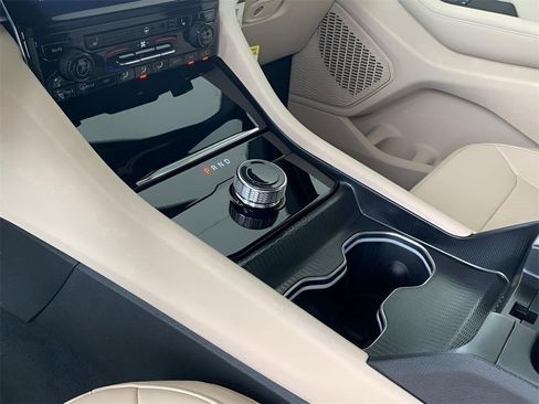 Used 2025 Jeep Grand Cherokee Limited image 35