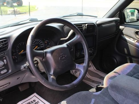 Used 2000 Chevrolet S10 Pickup Xtreme w/ Preferred Equipment Group RWD image 17