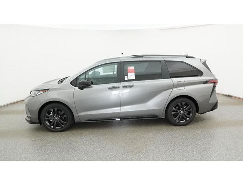 New 2026 Toyota Sienna XSE FWD image 3