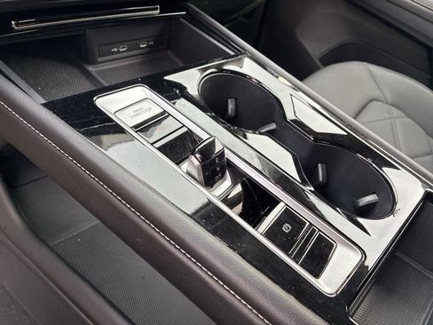 Used 2024 Volkswagen Atlas SE image 14