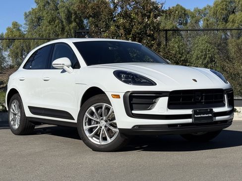 Used 2025 Porsche Macan image 9