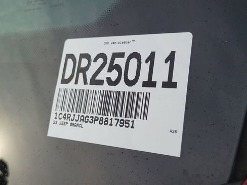 Used 2023 Jeep Grand Cherokee L Laredo w/ Luxury Tech Group I image 27