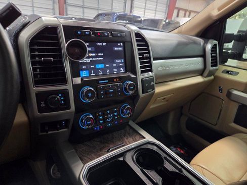 Used 2019 Ford F250 Lariat w/ Lariat Ultimate Package AWD/4WD image 50