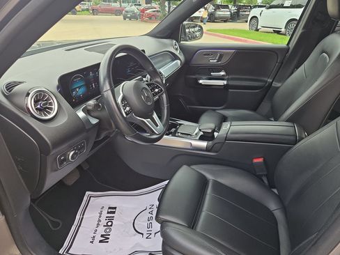Used 2023 Mercedes-Benz GLB 250 4MATIC w/ Premium Package image 22
