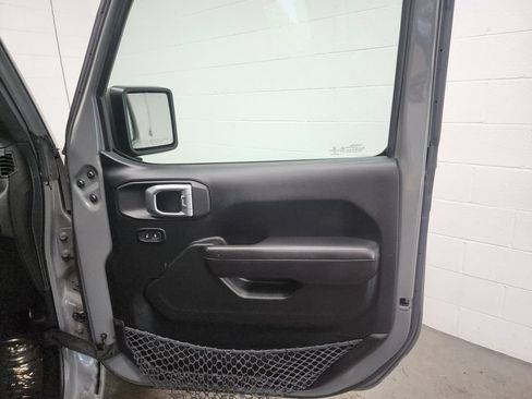Used 2019 Jeep Wrangler Sport AWD/4WD image 26