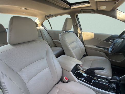 Used 2017 Honda Accord Touring image 31