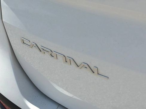 Used 2024 Kia Carnival EX FWD image 20