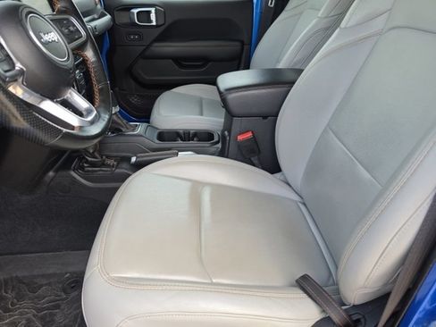 Used 2022 Jeep Gladiator Mojave w/ LED Lighting Group AWD/4WD image 11