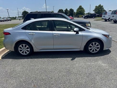 Used 2022 Toyota Corolla LE FWD image 10