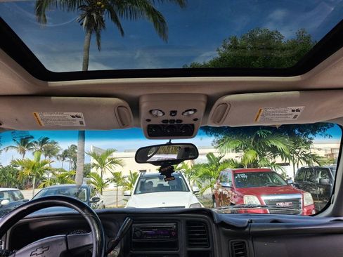 Used 2003 Chevrolet Suburban Z71 AWD/4WD image 12