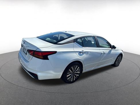 Used 2025 Nissan Altima 2.5 SV FWD image 16