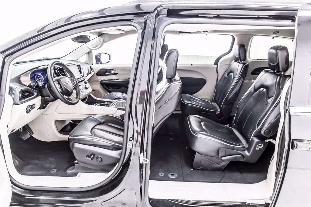 Used 2022 Chrysler Pacifica Limited FWD image 27