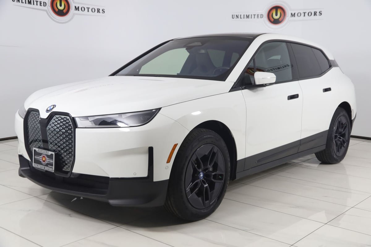 Used 2023 BMW iX xDrive50 AWD/4WD image 5