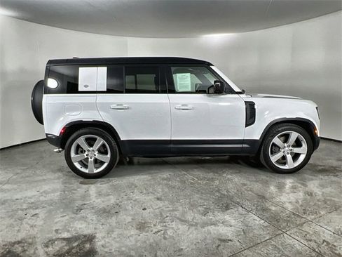 Used 2024 Land Rover Defender 110 SE image 9