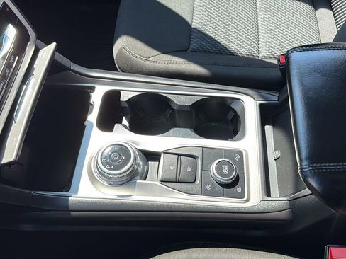 Used 2023 Ford Explorer XLT image 22