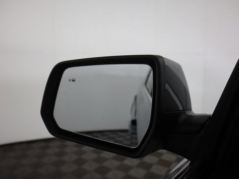 Used 2023 Chevrolet Traverse LT image 37