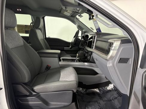 Certified 2025 Ford F250 XLT w/ Black Appearance Package AWD/4WD image 34
