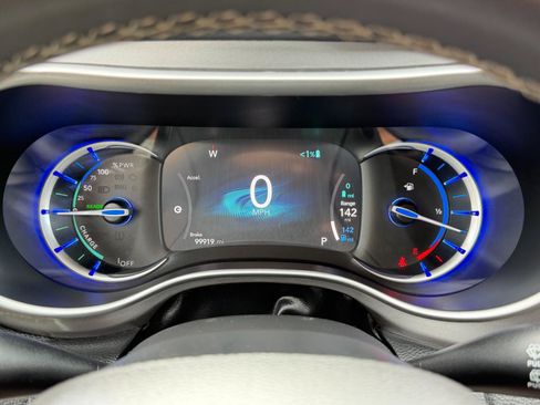Used 2022 Chrysler Pacifica Touring-L FWD image 20