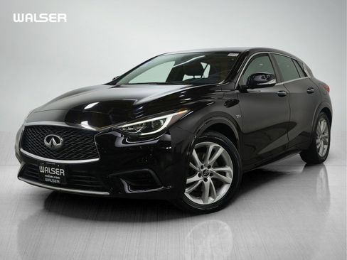 Used 2017 INFINITI QX30 image 1