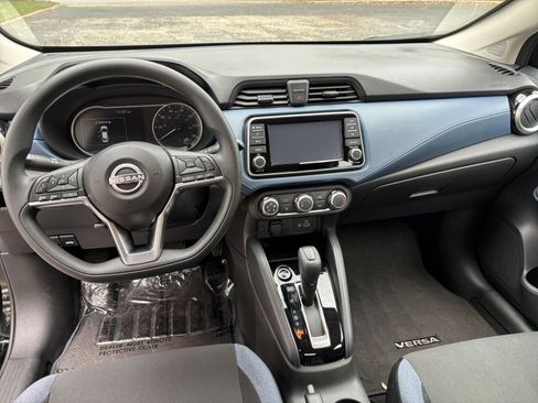 Used 2025 Nissan Versa SV image 28