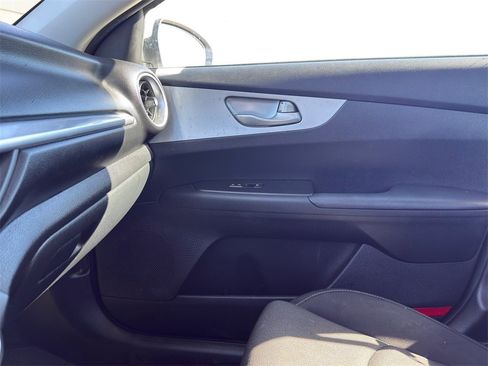 Used 2023 Kia Forte LXS image 17