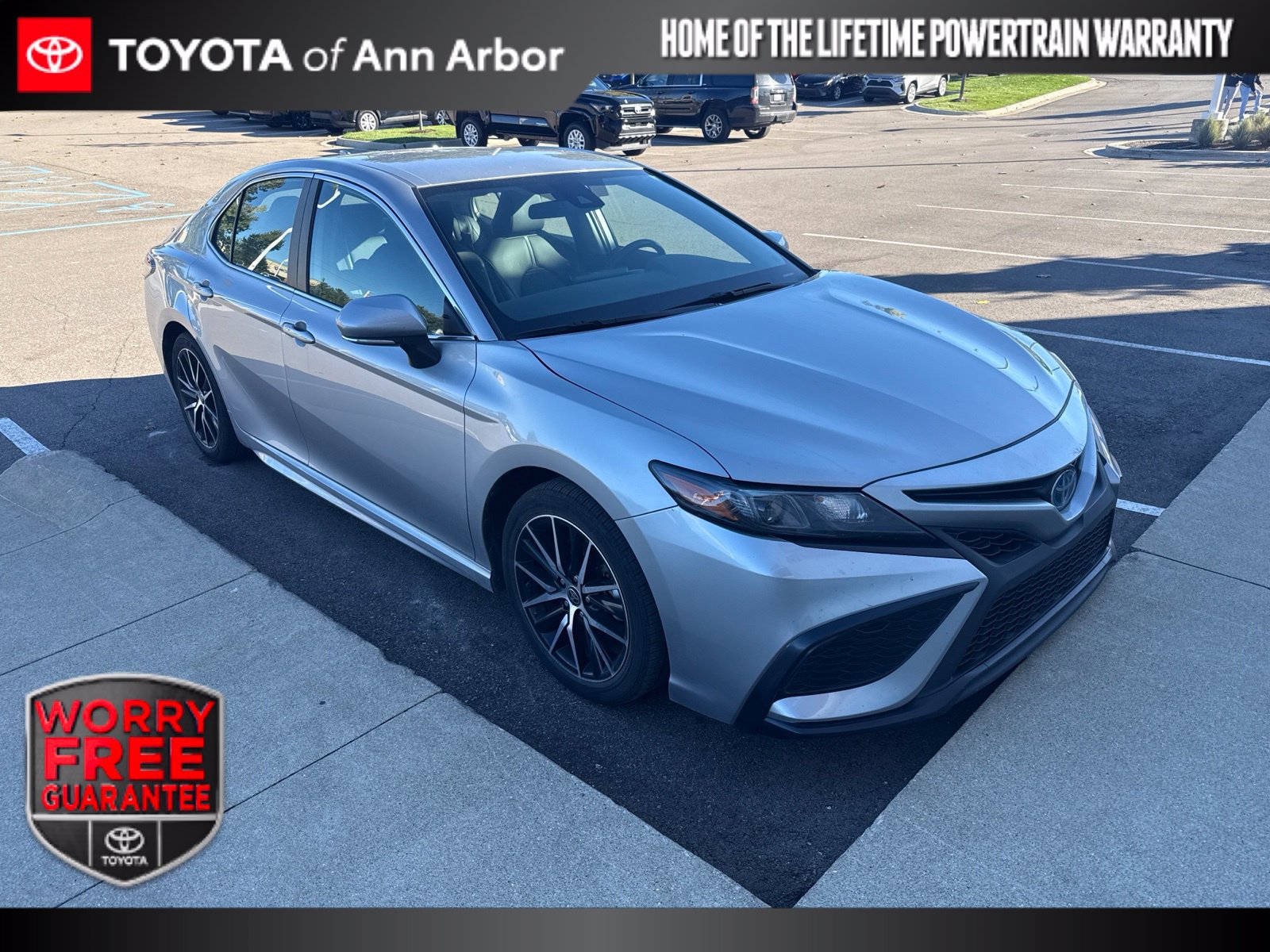 Used 2024 Toyota Camry SE FWD image 1