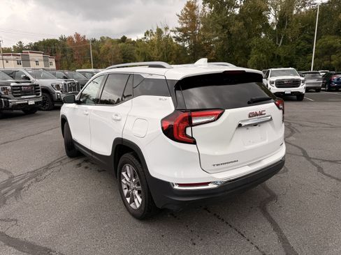 Certified 2023 GMC Terrain SLT image 3