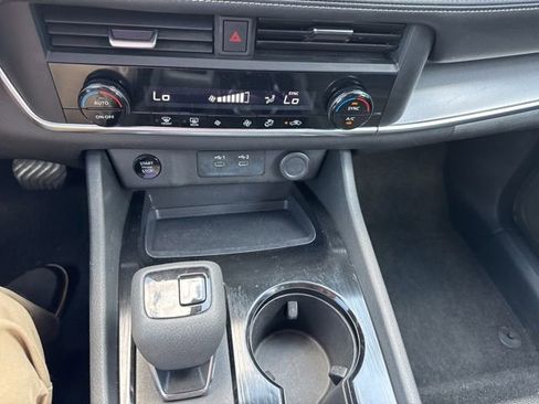 Used 2024 Nissan Rogue SV FWD image 23