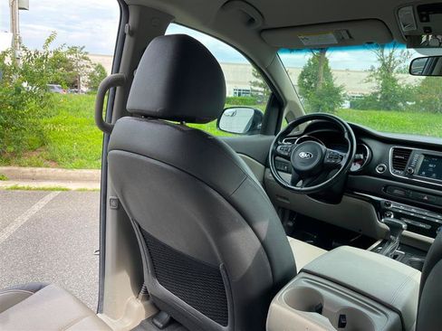 Used 2017 Kia Sedona LX w/ LX Essentials Premium Package FWD image 55