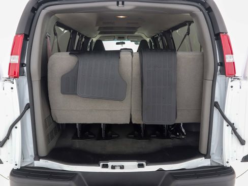 Used 2025 Chevrolet Express 3500 LS image 11