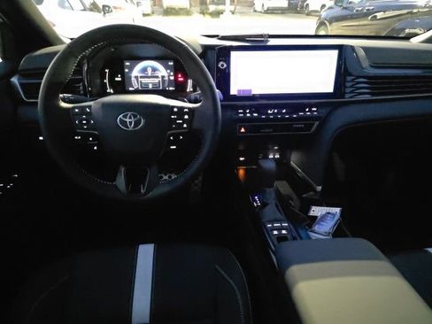 New 2026 Toyota Camry Hybrid FWD image 9