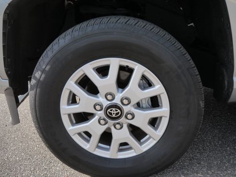 Certified 2024 Toyota Tacoma SR5 AWD/4WD image 16