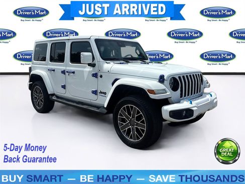 Used 2022 Jeep Wrangler Unlimited Sahara AWD/4WD image 1