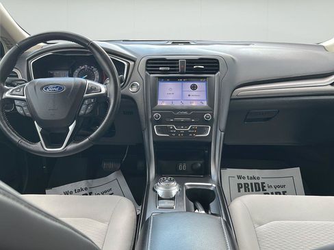 Used 2019 Ford Fusion SE w/ Equipment Group 151A FWD image 16