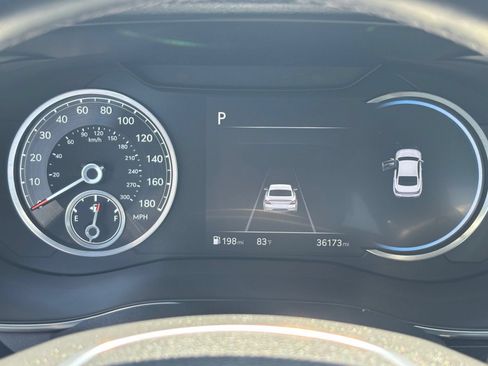 Used 2025 Genesis G70 2.5T RWD image 41
