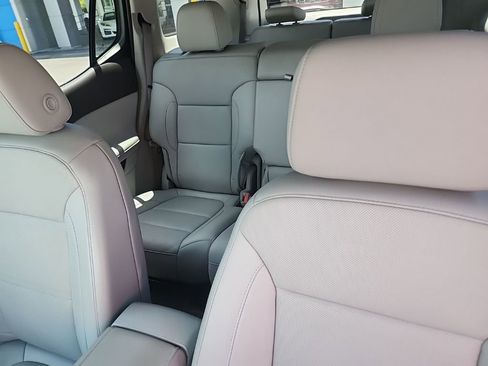 Used 2023 GMC Acadia SLT w/ Technology Package AWD/4WD image 5