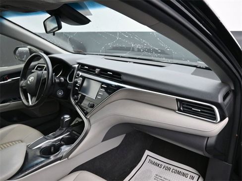 Used 2018 Toyota Camry SE image 8