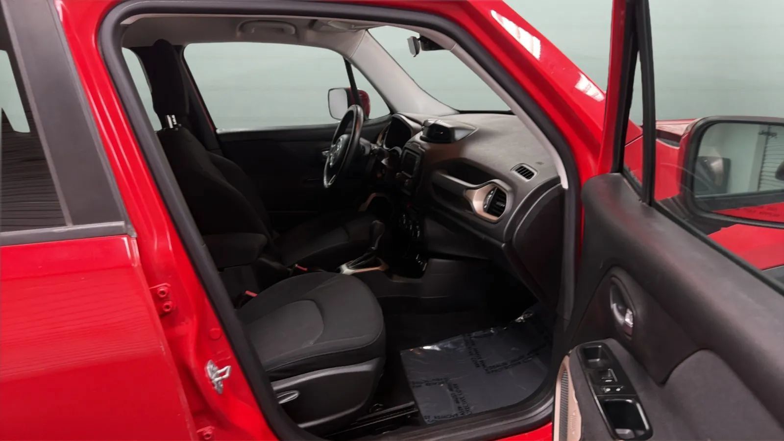 Used 2015 Jeep Renegade Latitude w/ Popular Equipment Group FWD image 22
