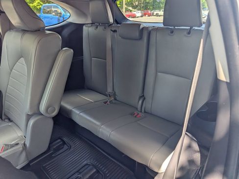 Used 2023 Toyota Highlander XLE AWD/4WD image 17