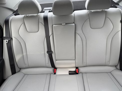 Used 2025 Hyundai Elantra Limited image 40