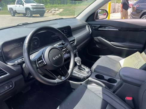 Used 2024 Kia Seltos EX AWD/4WD image 6