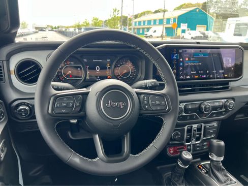 New 2025 Jeep Gladiator Sport image 15