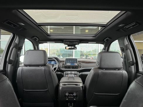 Used 2023 Chevrolet Tahoe Z71 w/ Luxury Package AWD/4WD image 4