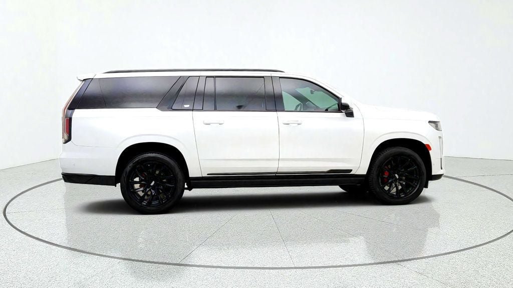 Used 2021 Cadillac Escalade ESV Sport Platinum AWD/4WD image 4
