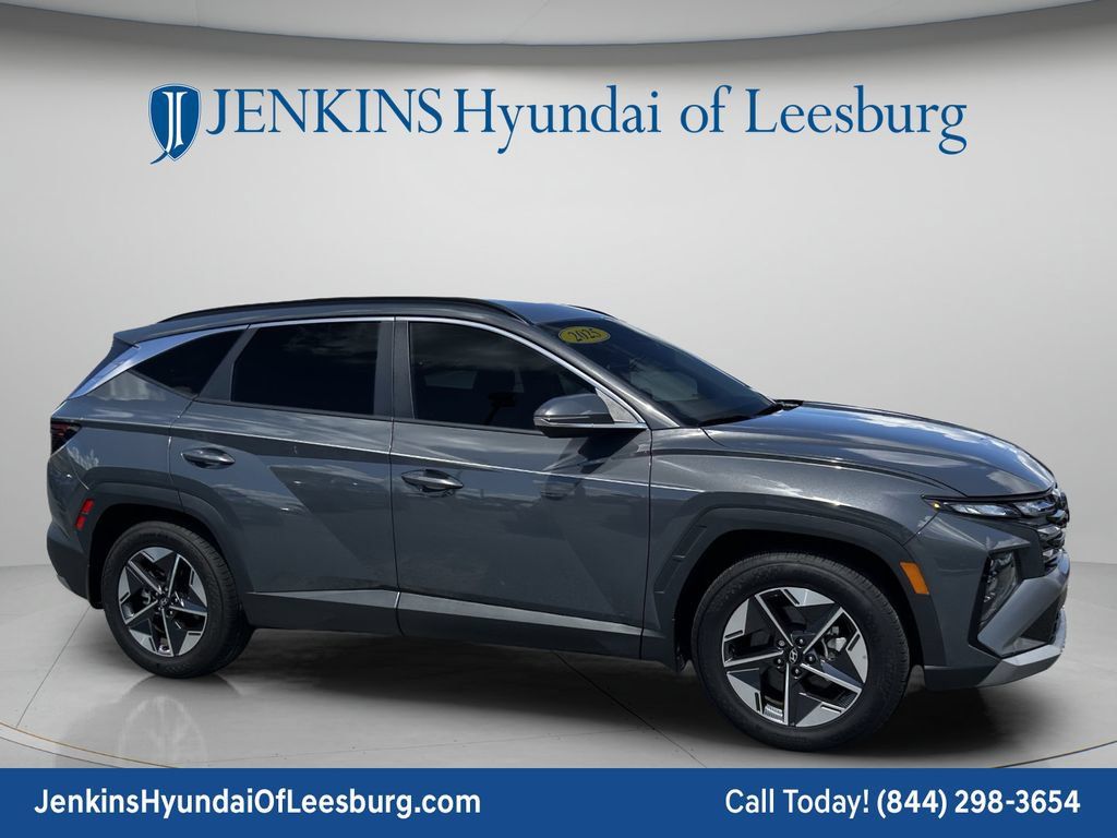 Certified 2025 Hyundai Tucson SEL FWD image 2