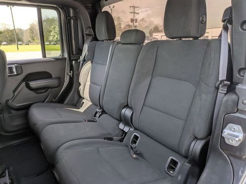Used 2023 Jeep Gladiator Willys image 26
